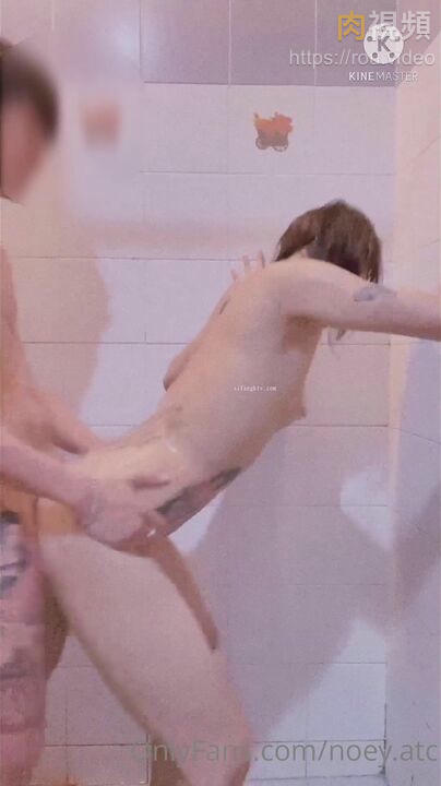 美少女在浴室和小鬍子男友幹得高潮 諾伊 – 肉視頻,您的私人AV影院
