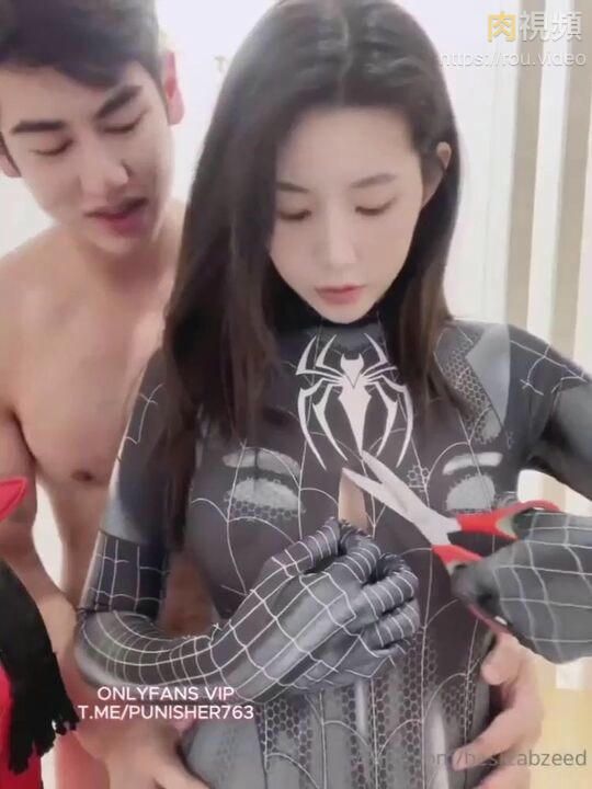 極品正妹穿著蜘蛛服胸前有點緊 剪開露出放蕩大奶 叫聲極誘人忍不住顏射 貝茲 – 肉視頻,您的私人AV影院