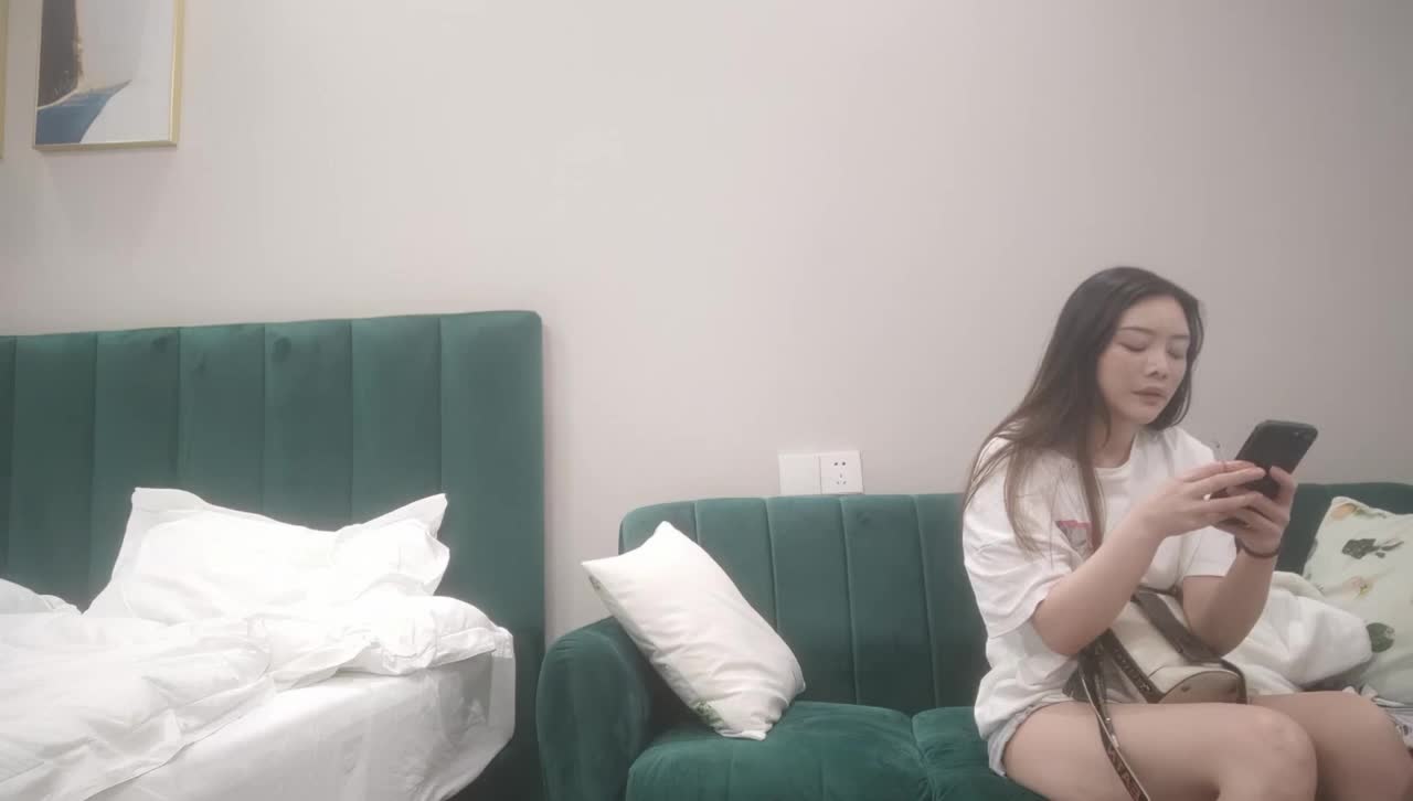 【探花精选】极品美乳，肤如凝脂的高分外围女神，超有女人味，这钱花得值，精彩佳作必看
