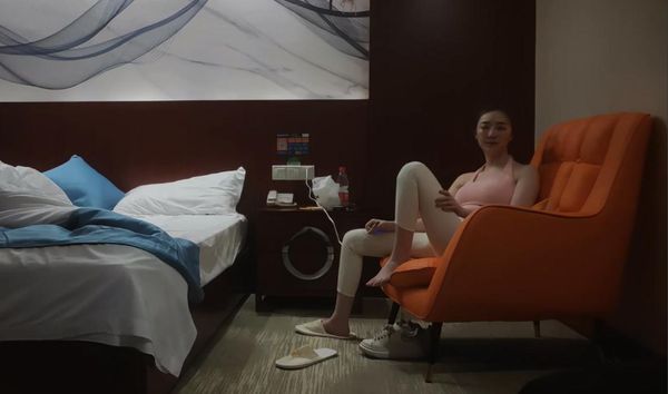 【探花精選】重金3000約外圍，瑜珈女神長腿，膚白貌美胸又大，黑絲爆操淫蕩佳作