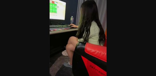 真實女友網咖互動足交啪啪