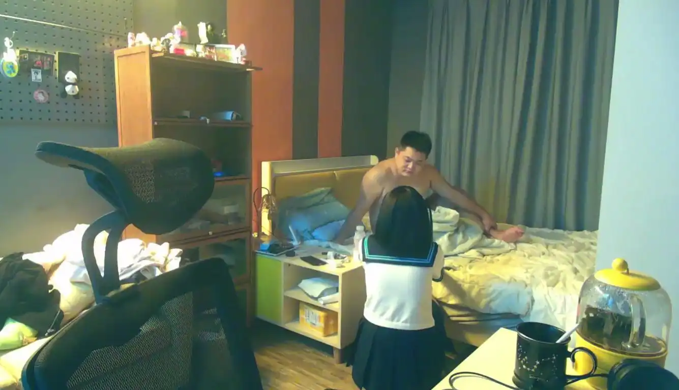 【91石先生探花】现实版门酱 专约JK嫩妹子 06年刚成年JK女孩背着父母应援挨操