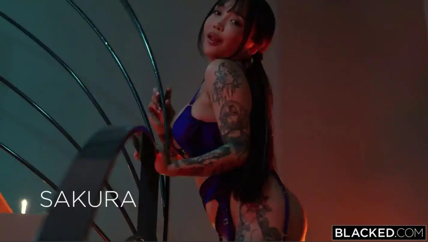 Sakura – 约炮媚黑华人骚婊，握着大肉棍爱不释手，搞的高潮迭起 苏樱花
