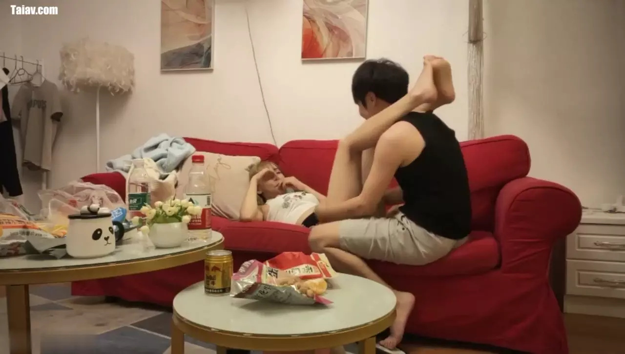 【熟女探花】金发美腿小骚货 撸硬扶着屁股后入撞击，抬起双腿大力抽插猛操