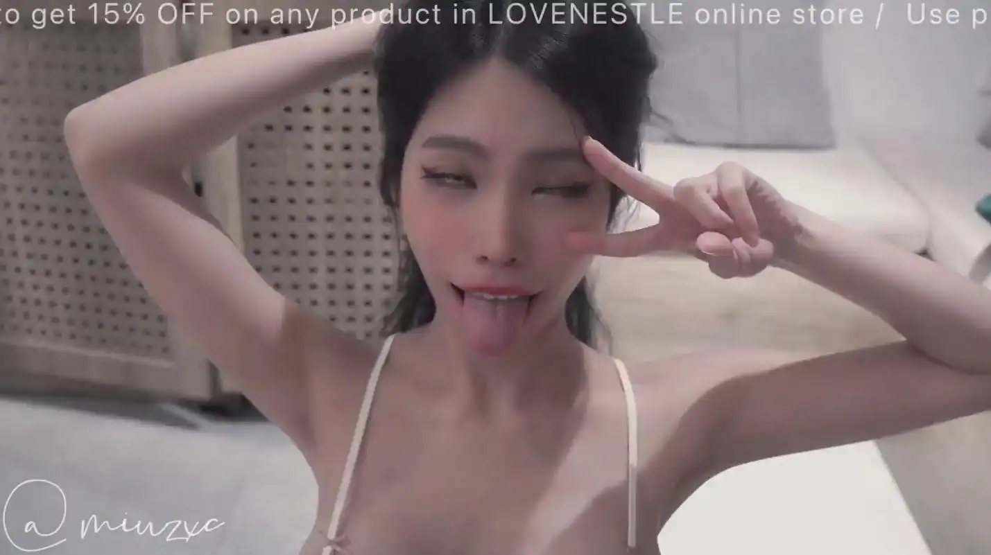越南反差嫩妹 继妹想成为 LOVENESTLE 性玩偶：射精后特写他妈的和口交 Miuzxc