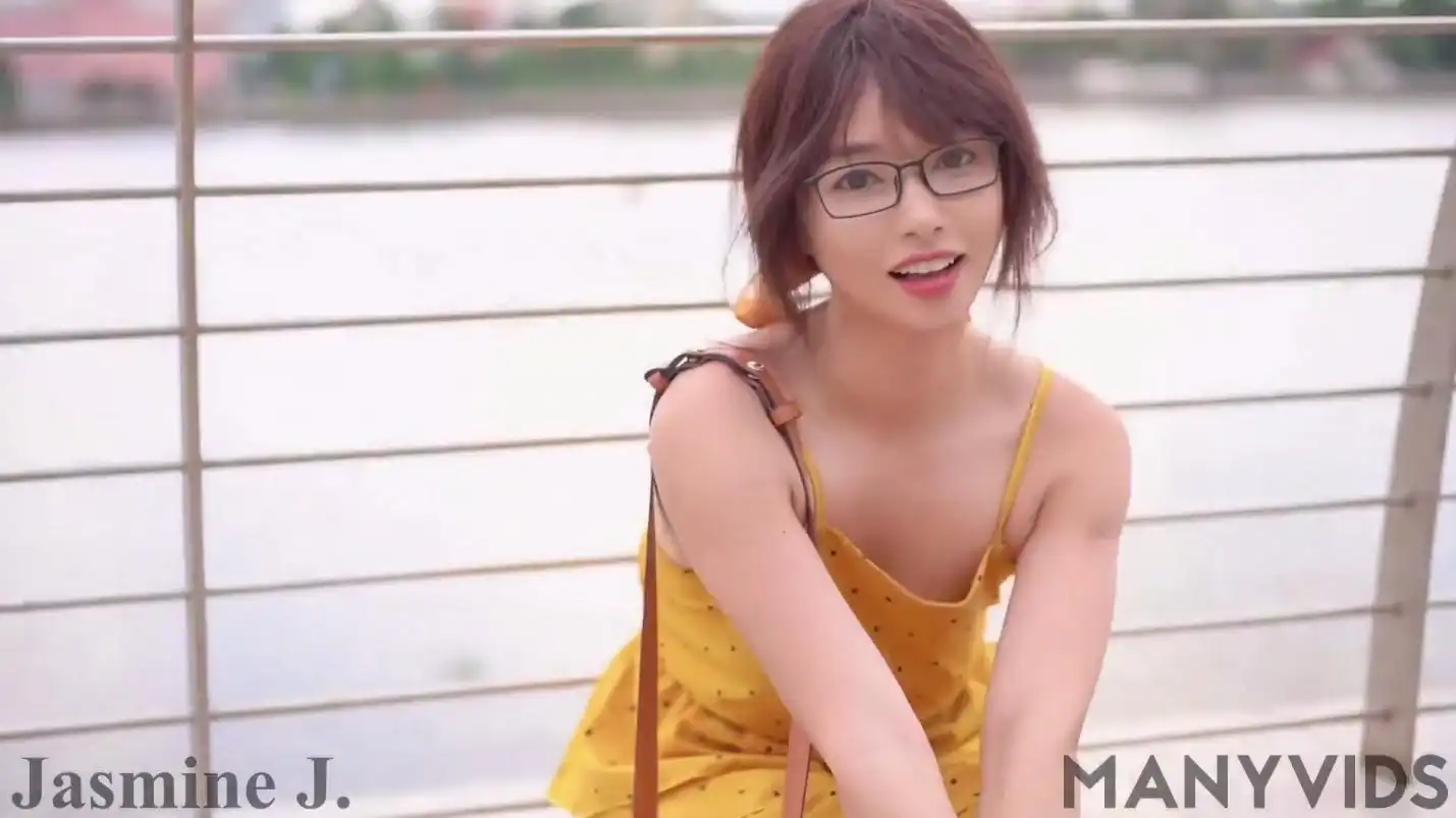 眼镜御姐公园露出 发骚自慰喷水，嗲嗲娇喘呻吟 – Jasmine J