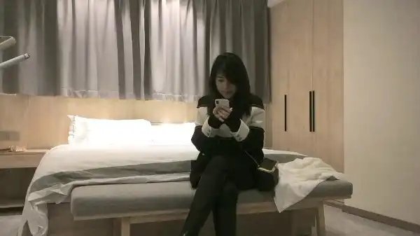 【李寻欢探花】素颜美女 穿上女仆装黑丝掰穴摸逼上位骑坐猛操