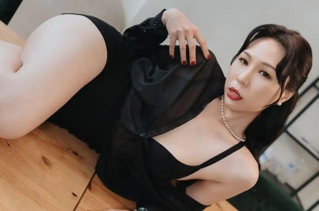 天使映画 AH-001 股权之争，前女友妈妈夺走我的频道跟一切，决定给她铁棒的教育 – 苡若