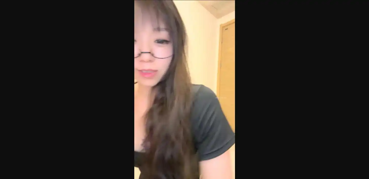 反差母狗萝莉女大直播给榜一大哥口交 技术超棒 被抽插到高潮喷水 – 不乖学姐（3）