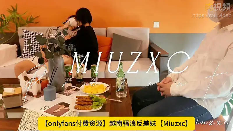 老公帶朋友回家喝酒自己喝倒了，那隻好把嬌妻便宜了朋友！ Miuzxc – 肉視頻,您的私人AV影院